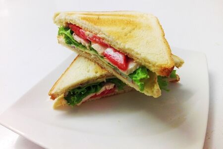 Сэндвич с индейкой и томатами