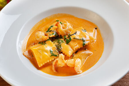 Равиоли с копченым лососем