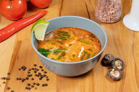 Тайский суп Том Ям с курицей