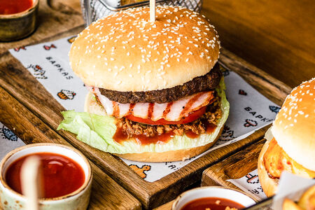 Бургер Барбекю с соусом блю чиз