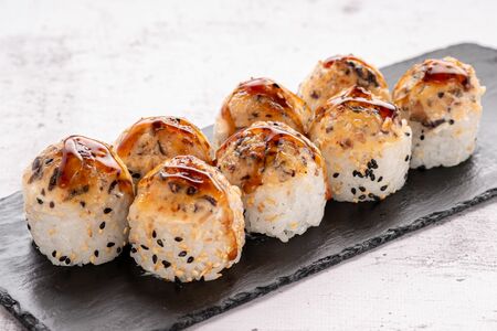 Горячий ролл Фила спайси с угрём