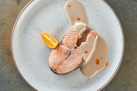 Стейк лосося с соусом Баже