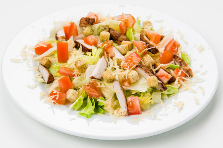 Салат Цезарь с цыпленком