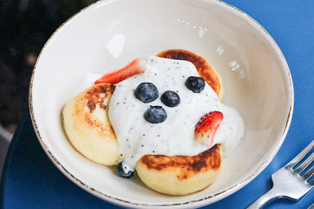 Сырники с маковым соусом