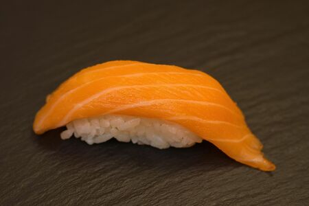 Суши Лосось