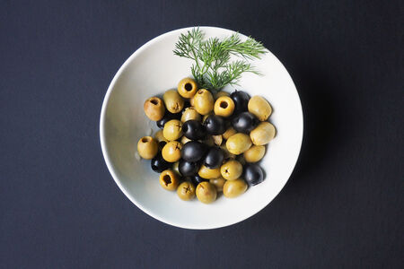 Оливки и маслины