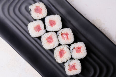 Маки с тунцом