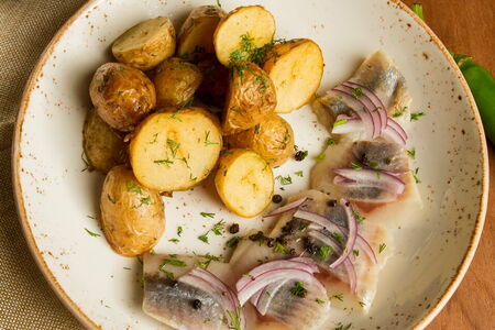 Сельдь с молодым картофелем