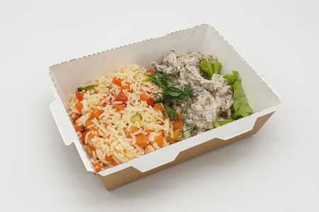 Бефстроганов из говядины с рисом и овощами