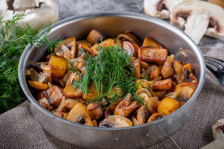 Грибы жареные с картофелем