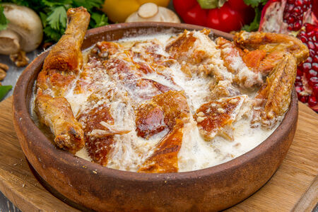 Цыпленок по-шкмерски в сливочно-чесночном соусе