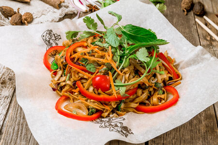 Вок овощной с лапшой