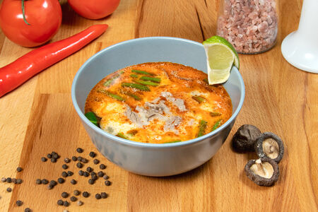 Тайский суп Том Ям с говядиной