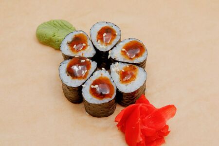 Ролл с угрем