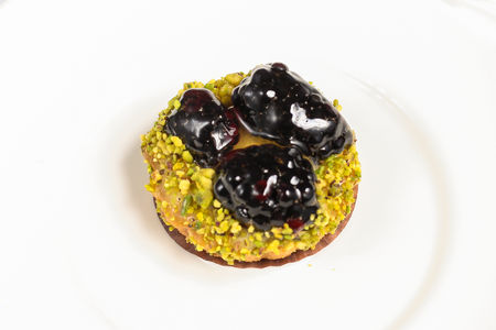 Корзиночка с ежевикой