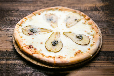 Пицца Горгонзола с грушей