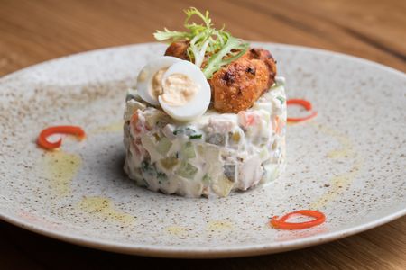 Оливье с цыплёнком гриль