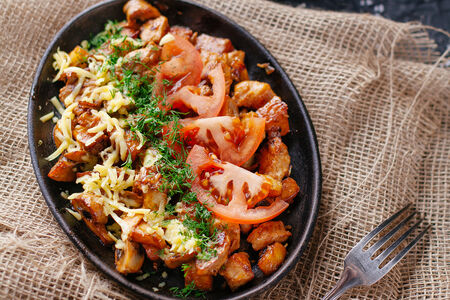 Шипящая сковородка со свининой