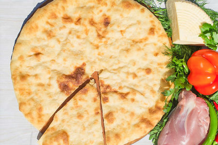 Осетинский пирог с индейкой и сыром (1200 г)