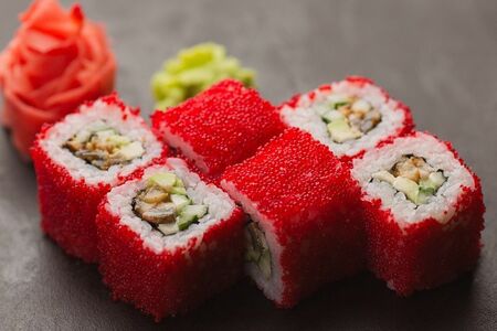 Ролл Калифорния с угрём