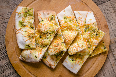 Фокачча с соусом песто