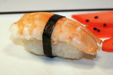Суши с тигровой креветкой