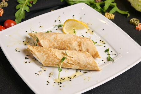 Блин с лососем и сливочным сыром