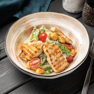 Салат Цезарь с куриными медальонами