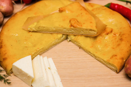 Осетинский пирог с картофелем и сыром