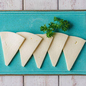 Молочный сыр Сулугуни