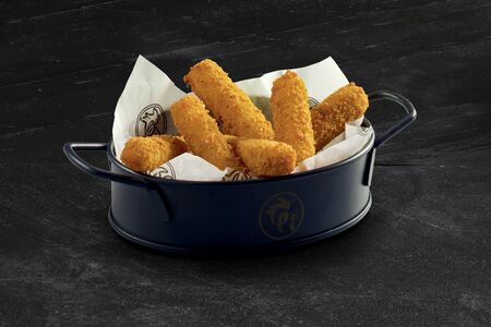 Сырные палочки из моцареллы