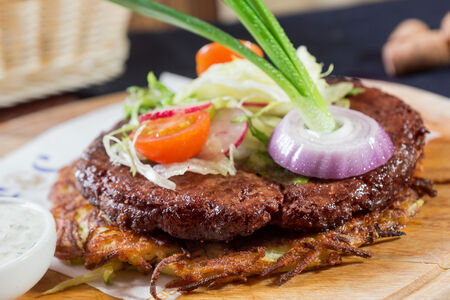 Большой говяжий бифштекс