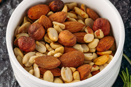 Микс копченых орешков