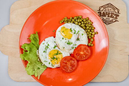 Яичница с помидором