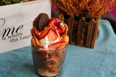 Гонконгская вафля Клубника в карамели