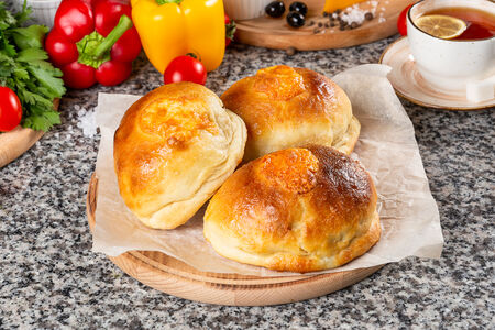 Пицца Кальцоне с мясом цыпленка