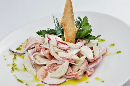 Салат из свежих овощей и зелени