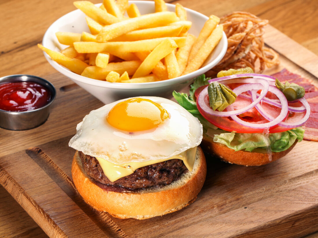 Бро самара. Burger with Beef Egg and Fries.