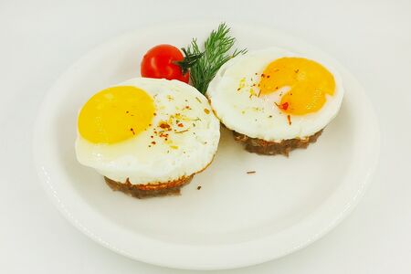 Бифштекс с яйцом