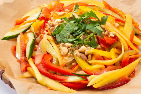 Салат из манго