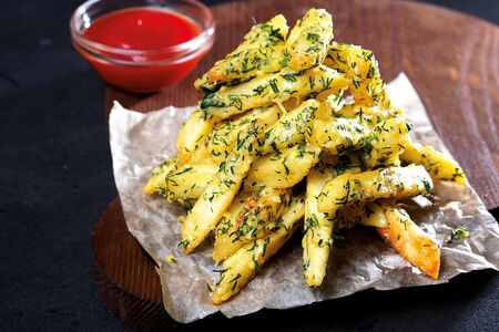 Картофель фри с сыром и зеленью