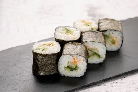 Классический Ролл с огурцом