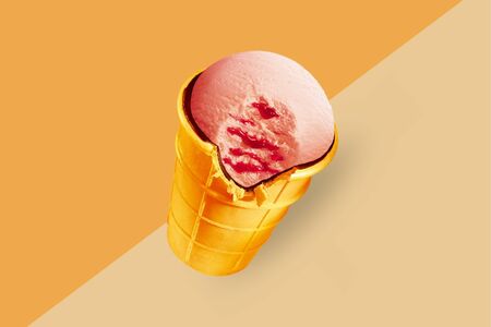 Мороженое Золотой стандарт Пломбир клубничный