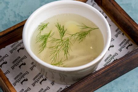 Куриный бульон с лапшой