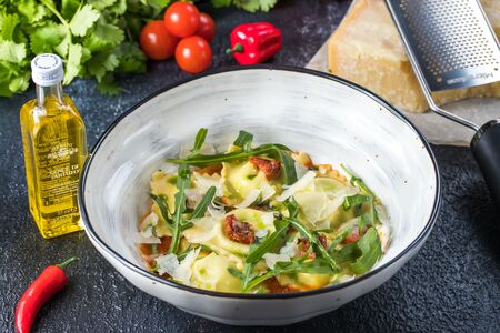 Домашние равиоли с кавказскими сырами и зеленью