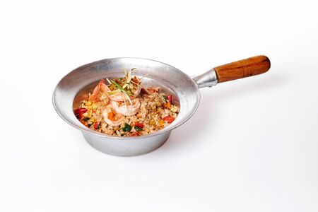 Жареный рис с креветками