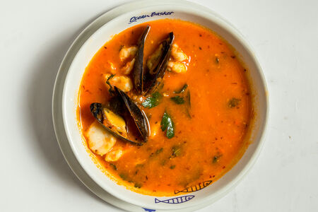 Томатный суп с морепродуктами