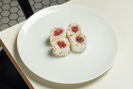 Ролл Тунец в маменори