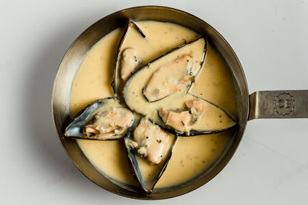 Мидии в чесночном соусе