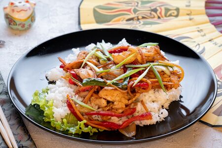 Курица по-корейски с рисом